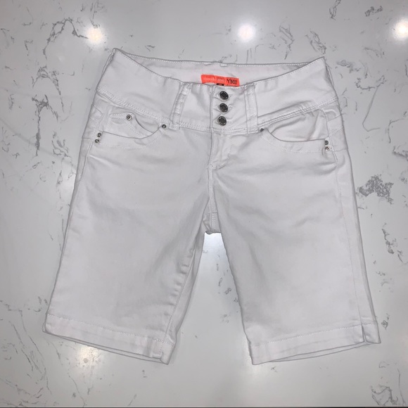 Booty Enhancing Capris - Picture 1 of 3